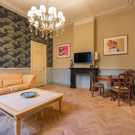 The Royal Ii - R.q.c. لاهاي