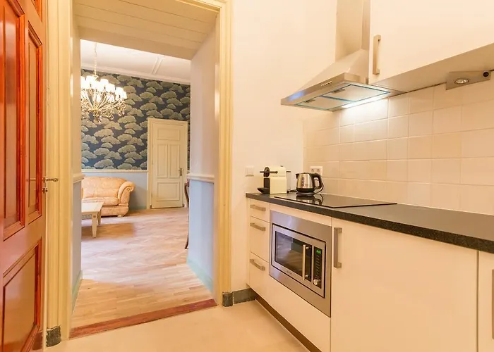 The Royal Ii - R.q.c. * האג